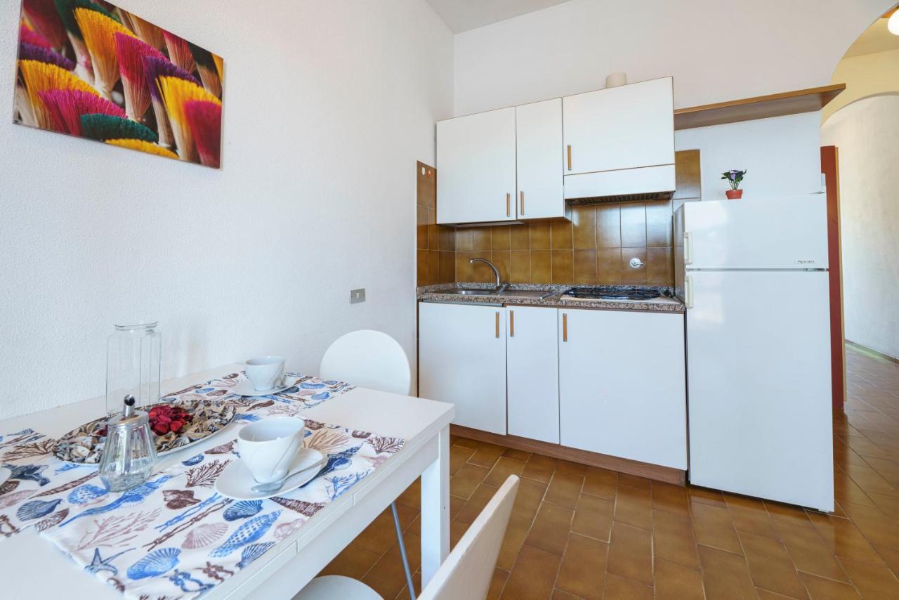 Due Golfi Apartment Lacona Bagian luar foto