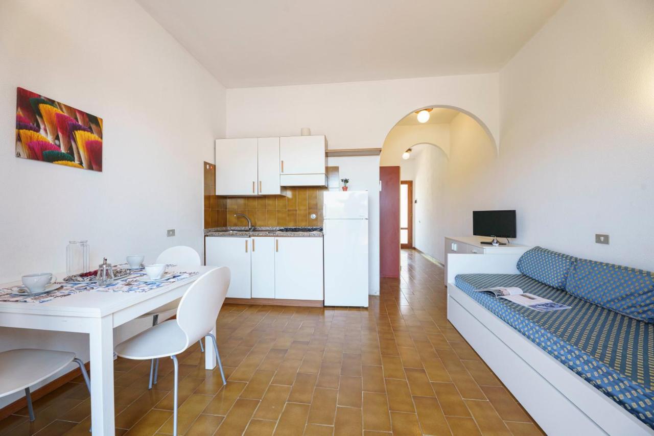 Due Golfi Apartment Lacona Bagian luar foto